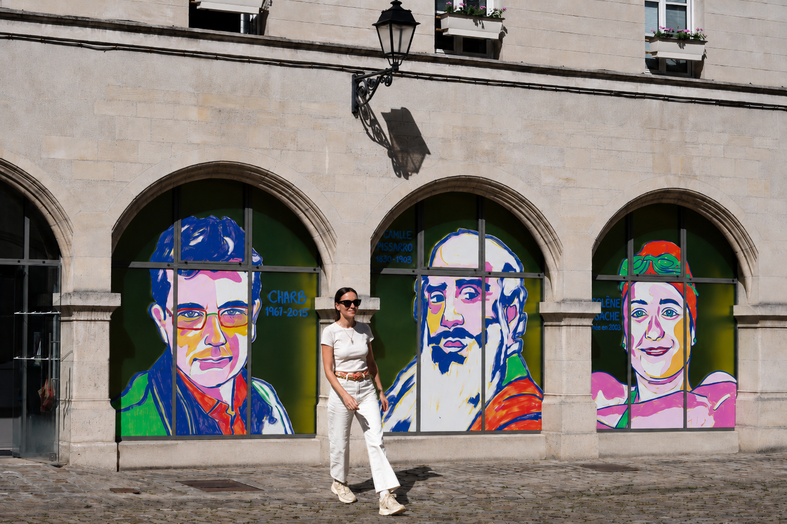 Les Figures de Pontoise sur les vitrages de l’Hôtel de Ville