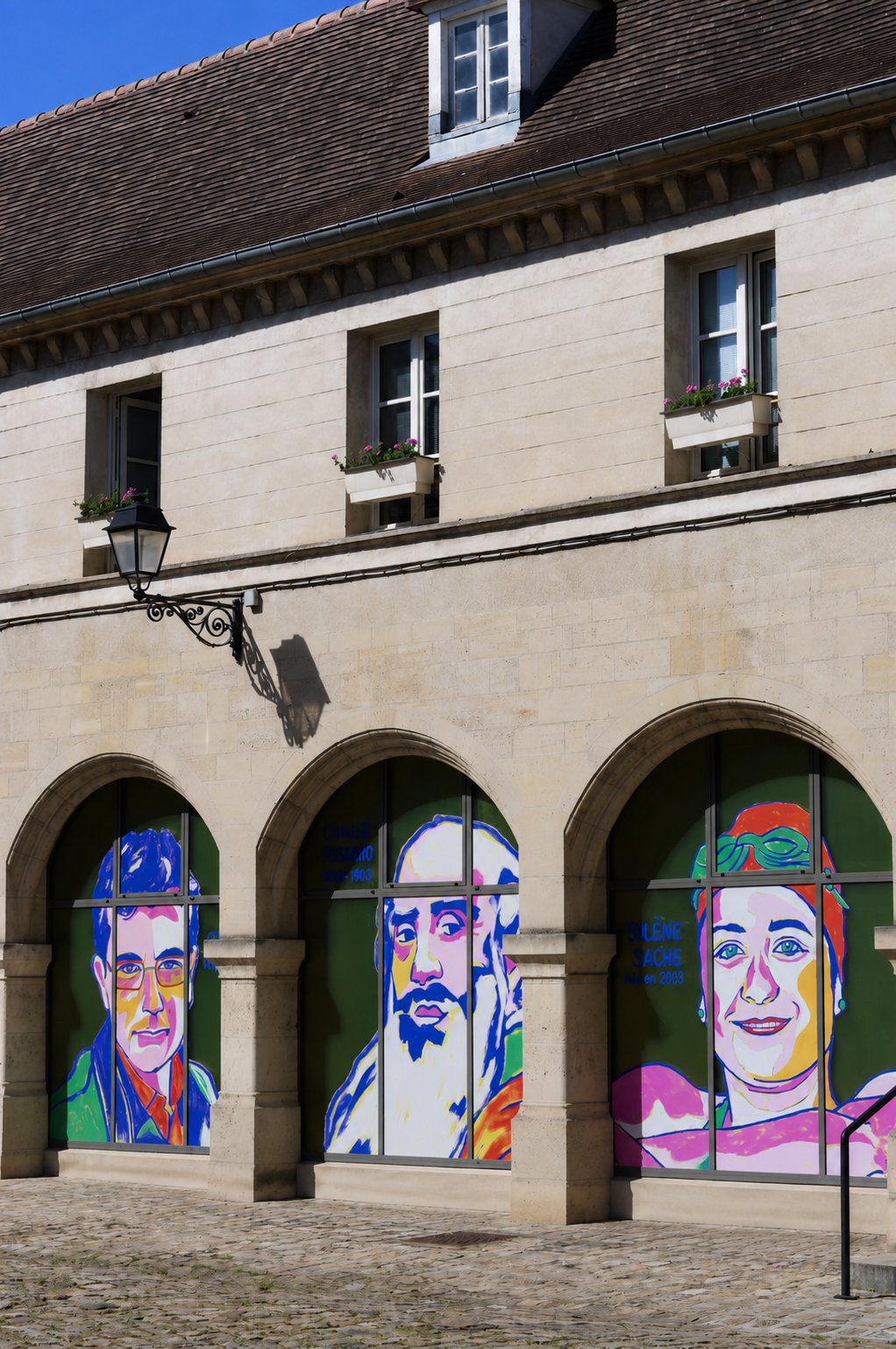 La façade de l’Hôtel de Ville et ses trois figures
